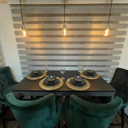 Luxury Sunny Hill Apartment *
