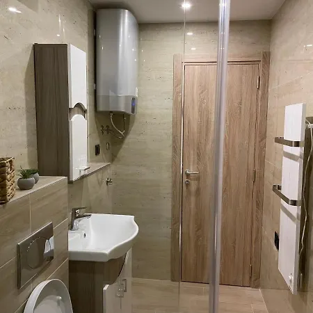 Luxury Sunny Hill Apartment