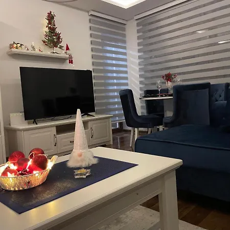 Luxury Sunny Hill Apartment *